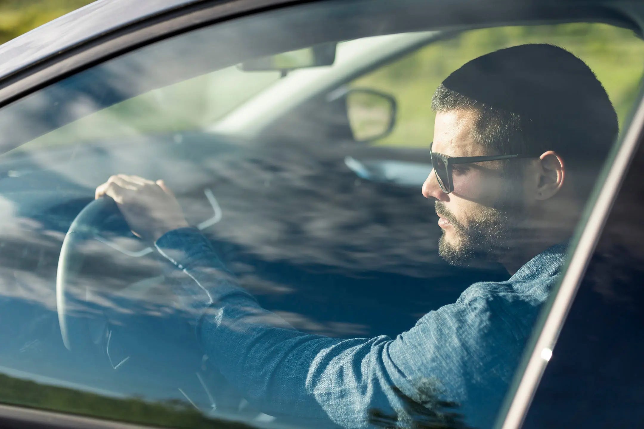Polarized vs. Non-Polarized Sunglasses for Driving: Which is Best? Aura Shades